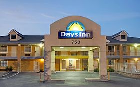 Days Inn By Wyndham Marietta White Water